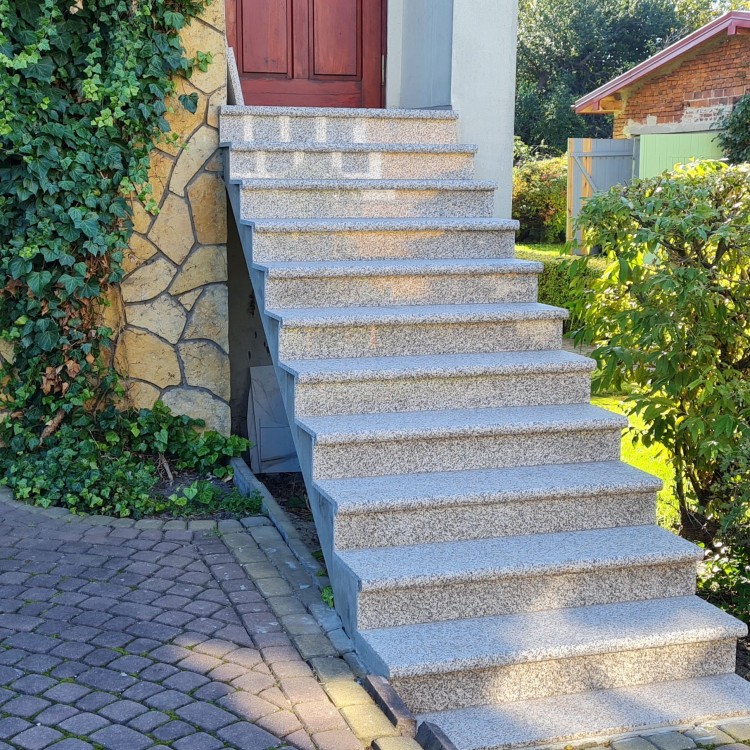 563